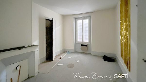 Situé à Épinay-sur-Orge (91360), cet immeuble offre une opportunité unique d'investissement.