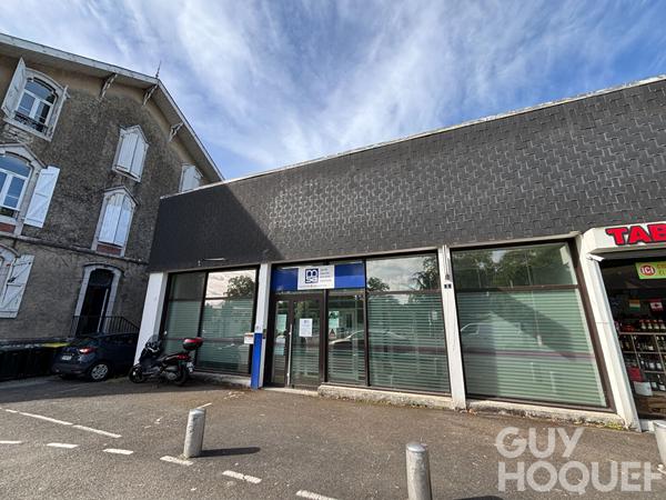 Local commercial de 185 m2 en plein centre ville d'Orthez.