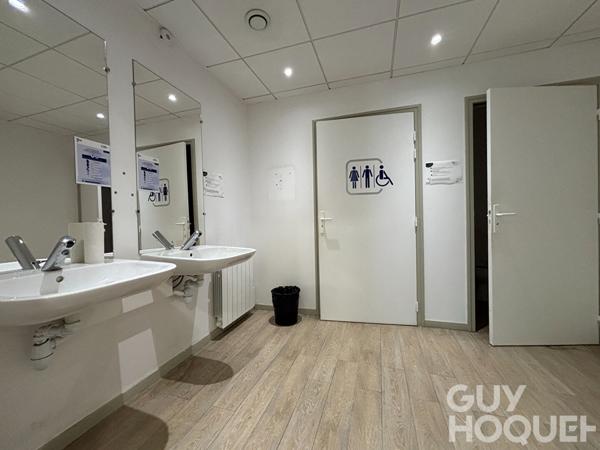 Local commercial de 185 m2 en plein centre ville d'Orthez.