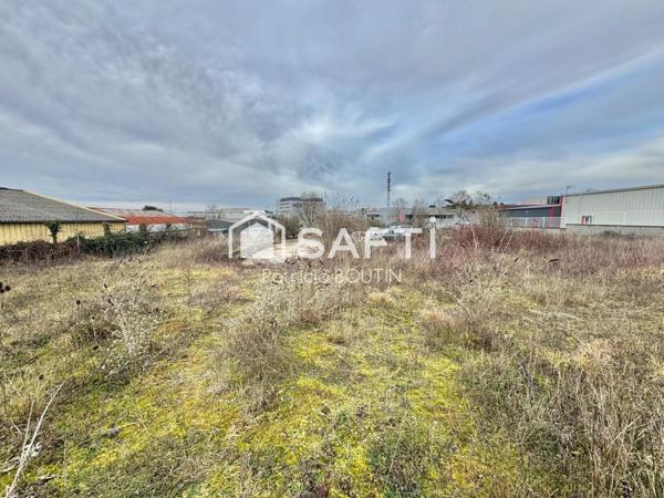 TERRAIN A BÂTIR POUR DU COMMERCIAL OU DE L' INDUSTRIEL A NIORT !