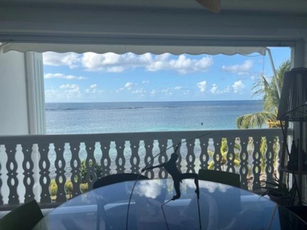 A VENDRE - TRIPLEX PRESTIGE – RÉNOVÉ – VUE MER INCROYABLE – ACCÈS PLAGE À PIED - SAINT FRANCOIS