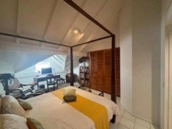 A VENDRE - TRIPLEX PRESTIGE – RÉNOVÉ – VUE MER INCROYABLE – ACCÈS PLAGE À PIED - SAINT FRANCOIS