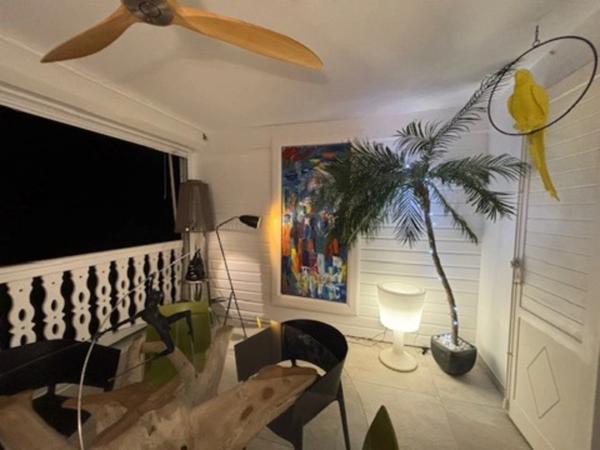 A VENDRE - TRIPLEX PRESTIGE – RÉNOVÉ – VUE MER INCROYABLE – ACCÈS PLAGE À PIED - SAINT FRANCOIS