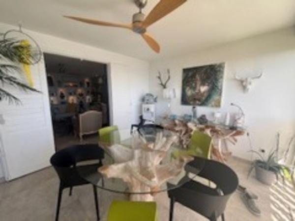 A VENDRE - TRIPLEX PRESTIGE – RÉNOVÉ – VUE MER INCROYABLE – ACCÈS PLAGE À PIED - SAINT FRANCOIS