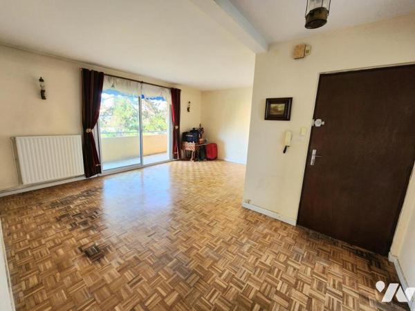 A PIERRELATTE, APPARTEMENT F4 AU 1er ETAGE 