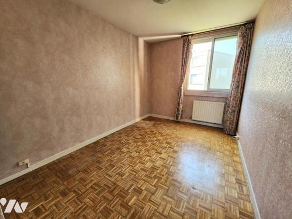 A PIERRELATTE, APPARTEMENT F4 AU 1er ETAGE 