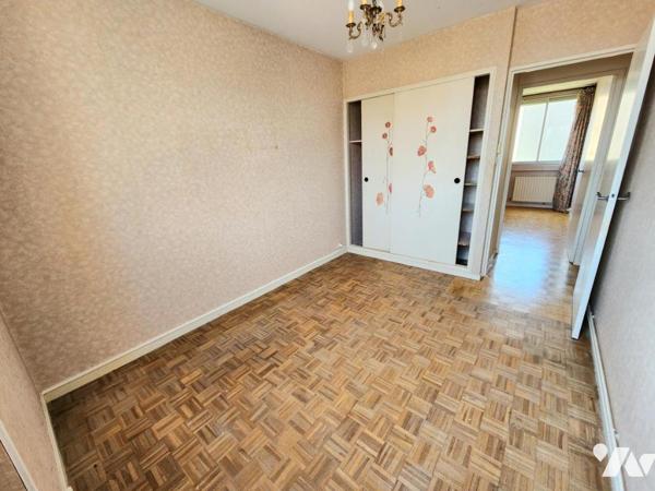 A PIERRELATTE, APPARTEMENT F4 AU 1er ETAGE 