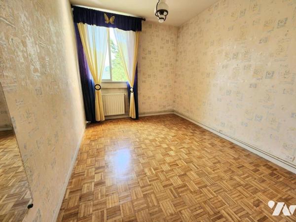 A PIERRELATTE, APPARTEMENT F4 AU 1er ETAGE 