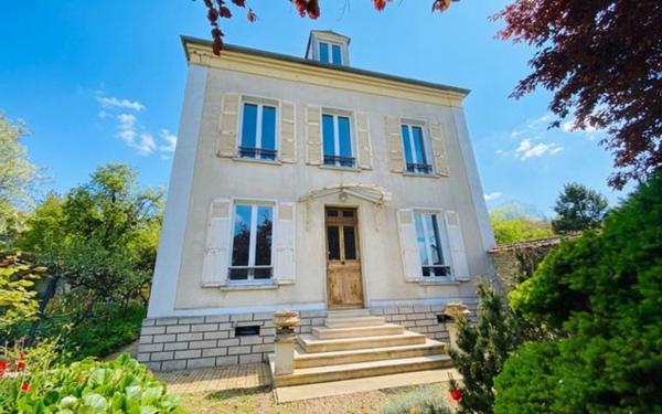 Maison à vendre    7 pièces •  Épône