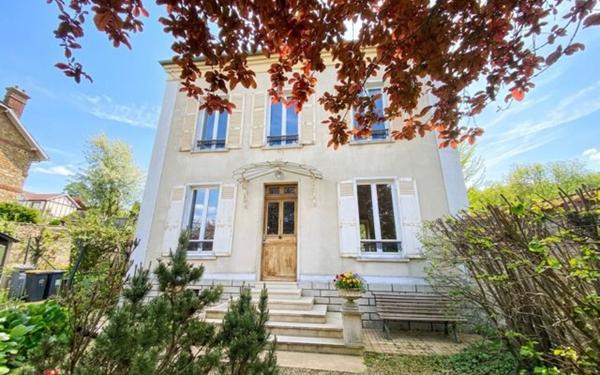 Maison à vendre    7 pièces •  Épône