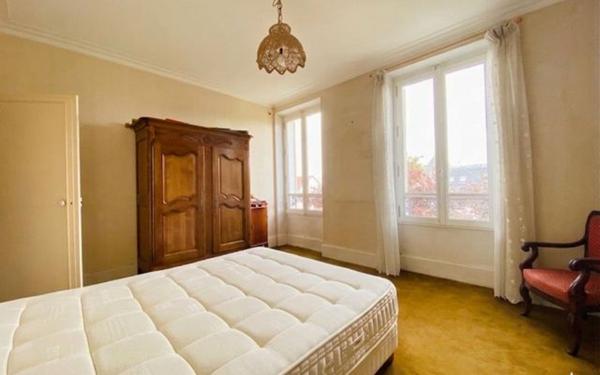 Maison à vendre    7 pièces •  Épône