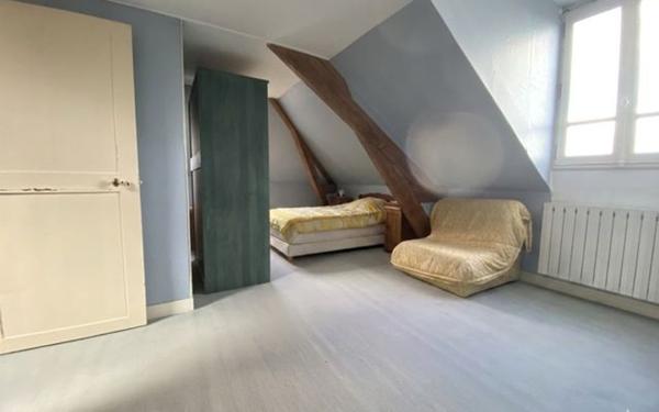 Maison à vendre    7 pièces •  Épône