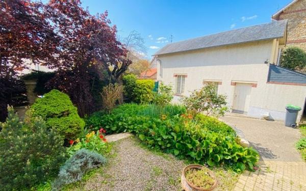 Maison à vendre    7 pièces •  Épône