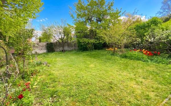 Maison à vendre    7 pièces •  Épône