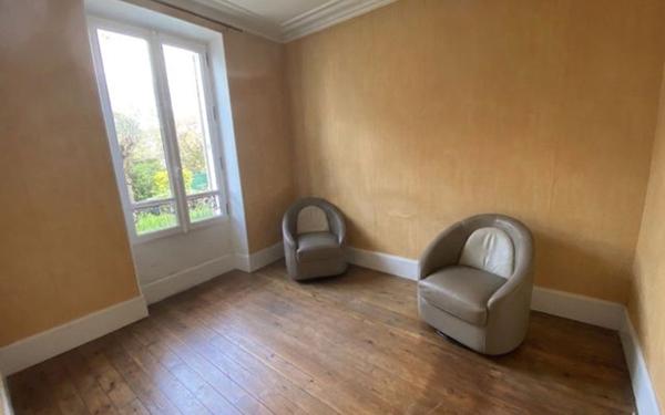 Maison à vendre    7 pièces •  Épône