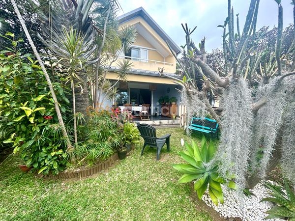 Vente Maison80 m² - 4 Pièces - SAINT PIERRE (97432)