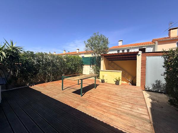 Maison Thuir, 2 faces avec jardin et garage
