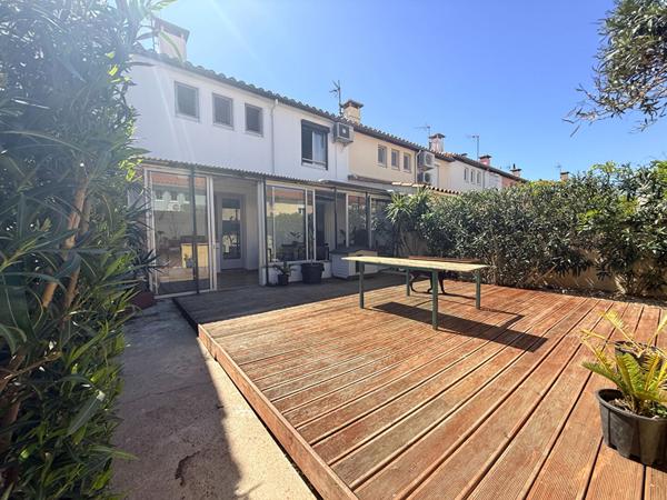 Maison Thuir, 2 faces avec jardin et garage