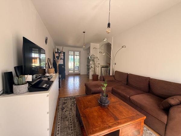 Maison Thuir, 2 faces avec jardin et garage