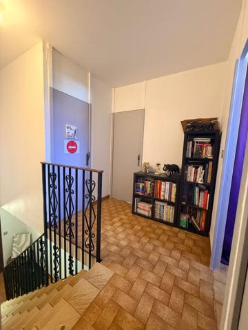 Maison Thuir, 2 faces avec jardin et garage