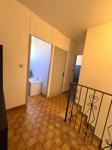 Maison Thuir, 2 faces avec jardin et garage