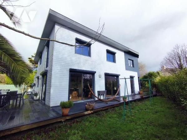 CETTE MAISON DATANT DE 2011 ET AGRANDIE EN 2023 A ÉTÉ CONSTRUITE EN OSSATURE BOIS.
D'une super...