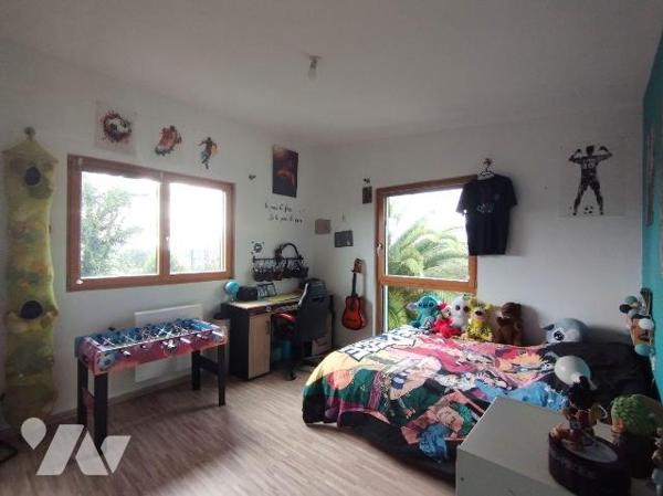 CETTE MAISON DATANT DE 2011 ET AGRANDIE EN 2023 A ÉTÉ CONSTRUITE EN OSSATURE BOIS.
D'une super...