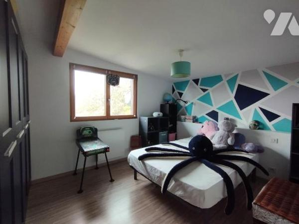 CETTE MAISON DATANT DE 2011 ET AGRANDIE EN 2023 A ÉTÉ CONSTRUITE EN OSSATURE BOIS.
D'une super...