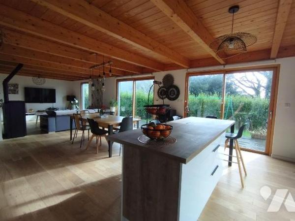 CETTE MAISON DATANT DE 2011 ET AGRANDIE EN 2023 A ÉTÉ CONSTRUITE EN OSSATURE BOIS.
D'une super...