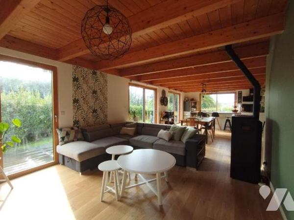 CETTE MAISON DATANT DE 2011 ET AGRANDIE EN 2023 A ÉTÉ CONSTRUITE EN OSSATURE BOIS.
D'une super...