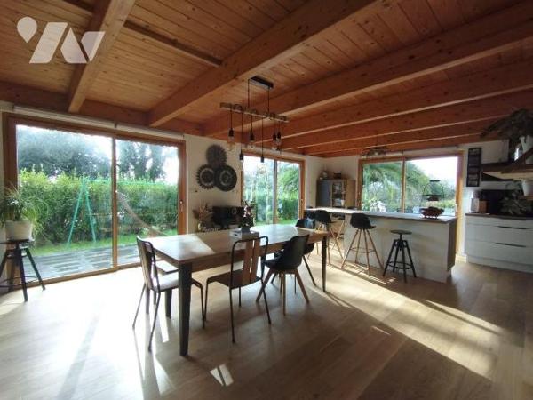 CETTE MAISON DATANT DE 2011 ET AGRANDIE EN 2023 A ÉTÉ CONSTRUITE EN OSSATURE BOIS.
D'une super...