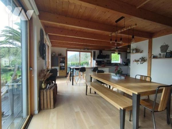 CETTE MAISON DATANT DE 2011 ET AGRANDIE EN 2023 A ÉTÉ CONSTRUITE EN OSSATURE BOIS.
D'une super...