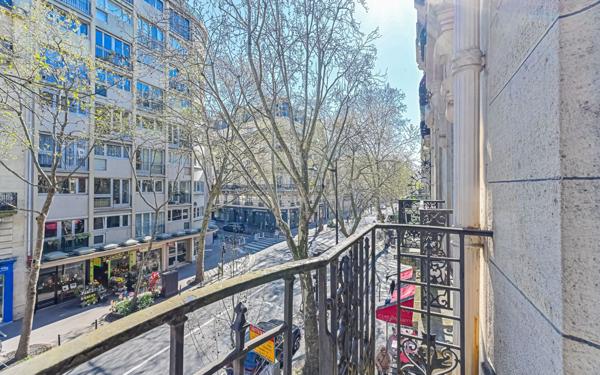 Appartement à vendre    3 pièces • 73,01 m2 Paris 11