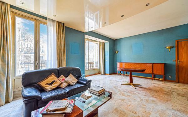 Appartement à vendre    3 pièces • 73,01 m2 Paris 11