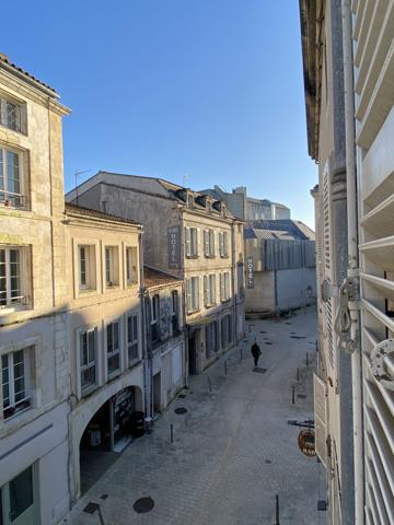 T2 hyper centre, au calme et proche port avec terrasse