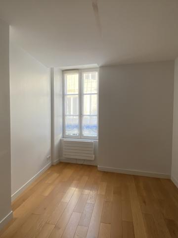 T2 hyper centre, au calme et proche port avec terrasse