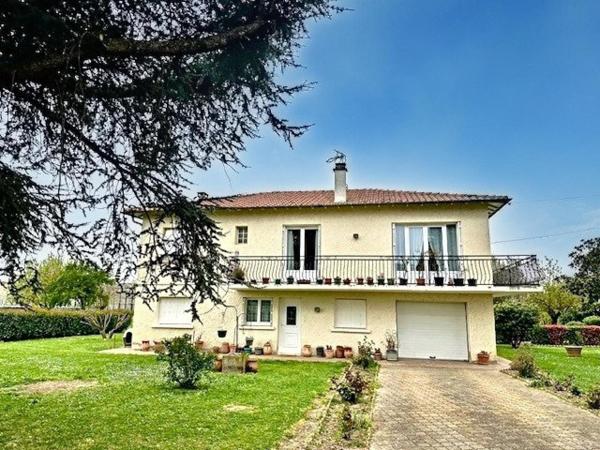 CARBONNE - Maison de 1974, de 123 m2 environ sur deux niveaux.