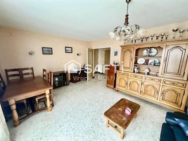 CARBONNE - Maison de 1974, de 123 m2 environ sur deux niveaux.