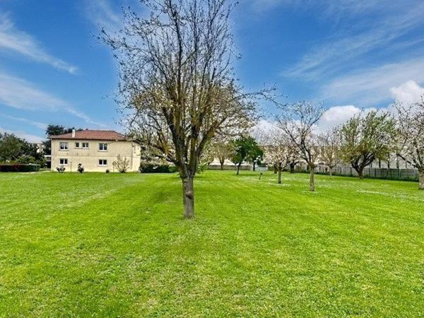 CARBONNE - Maison de 1974, de 123 m2 environ sur deux niveaux.