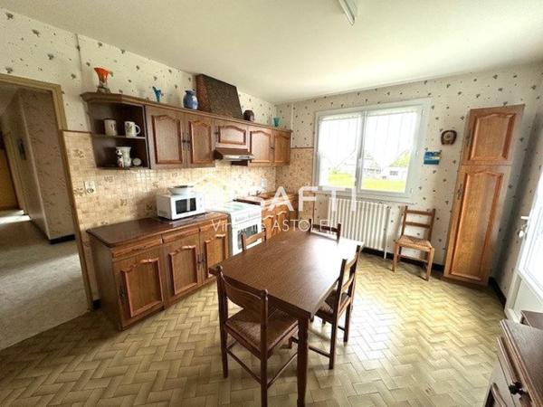 CARBONNE - Maison de 1974, de 123 m2 environ sur deux niveaux.