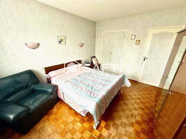 CARBONNE - Maison de 1974, de 123 m2 environ sur deux niveaux.