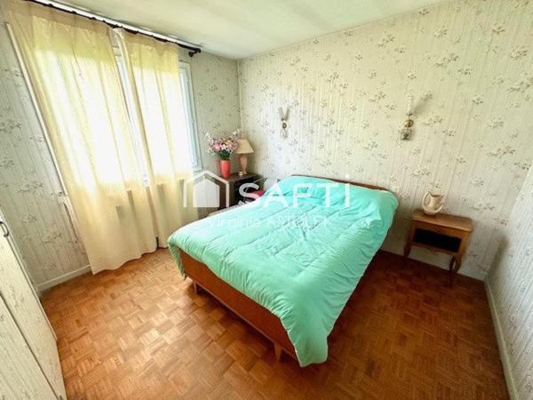 CARBONNE - Maison de 1974, de 123 m2 environ sur deux niveaux.