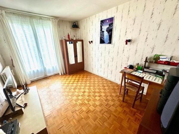 CARBONNE - Maison de 1974, de 123 m2 environ sur deux niveaux.