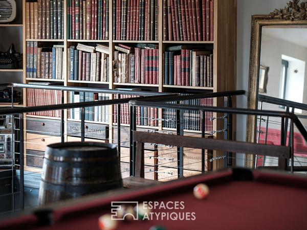 Une ancienne ferme avec une piscine, un jardin potager et une grange rénovée au coeur du village