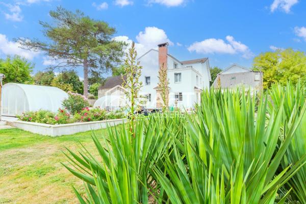 MAISON DE 385 M2 ET PARC ARBORE DE 4700 M2