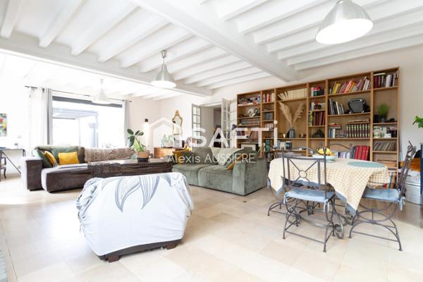 MAISON DE 385 M2 ET PARC ARBORE DE 4700 M2