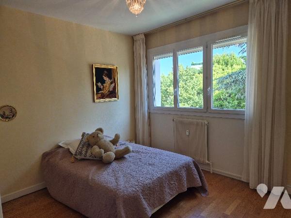 LYON (Vème), Quartier point du jour, appartement de 99 m² avec ascenseur, résidence sécurisée.