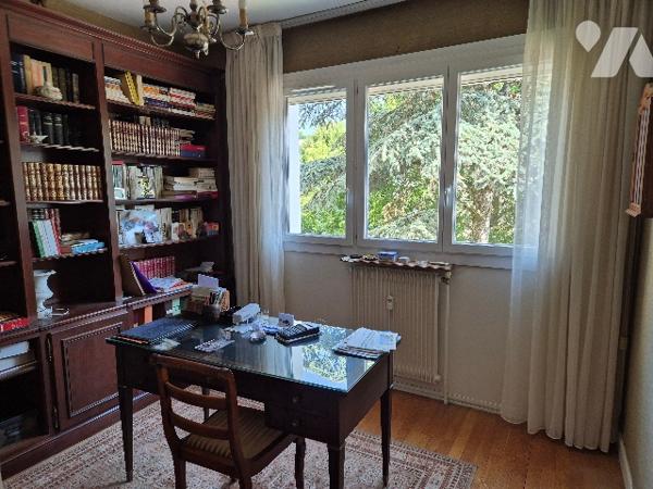 LYON (Vème), Quartier point du jour, appartement de 99 m² avec ascenseur, résidence sécurisée.