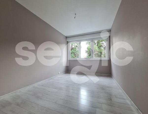 Location 4 Pieces 82 59500 Douai 17 0906 03 0039