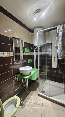 DEUX PLATEAUX A VENDRE IDEAL POUR INVESTISSEUR